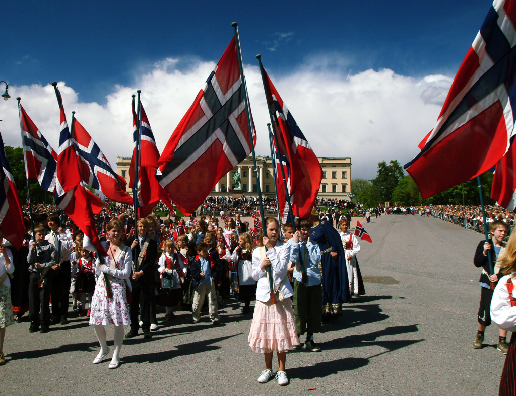 Oslo_on_Norways_National_Day._Children_march_with_flags_Nancy_B